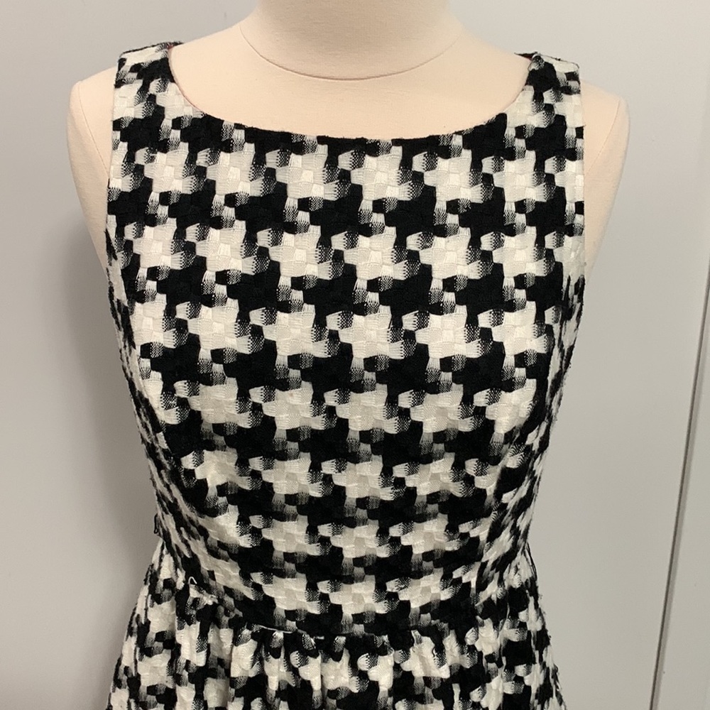 Jessica Simpson Lined skater dress, some slight wear pink/red lining - Picture 2 of 9
